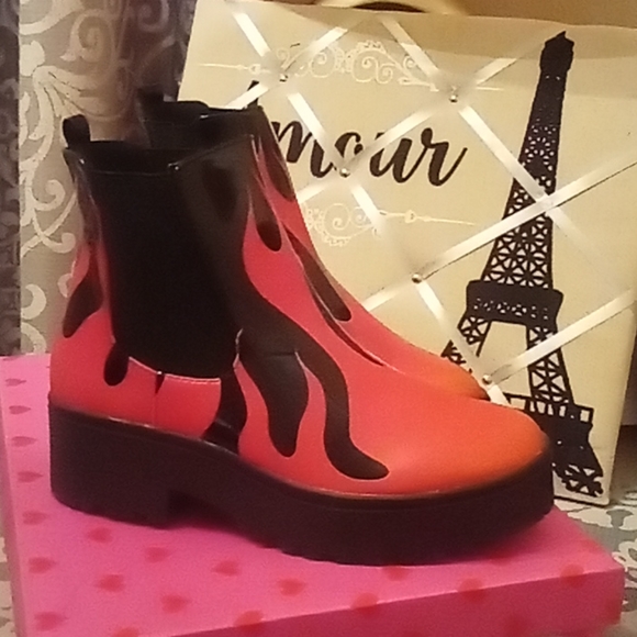 Iron Fist Fire Sign Heavy Sole Boots - Picture 5 of 9